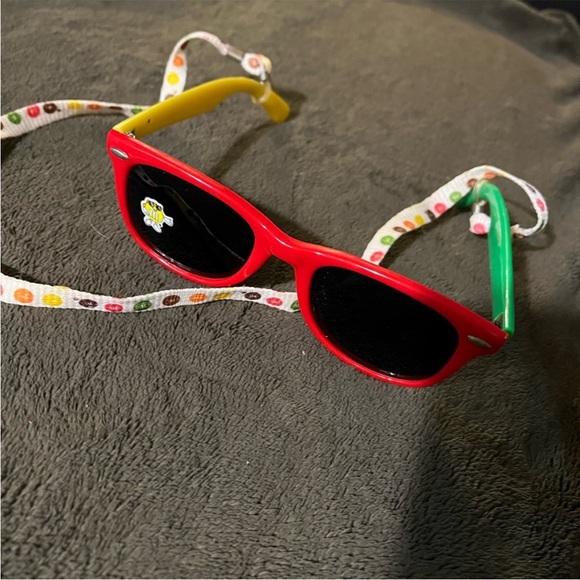 How to Train your dragon  keychain, M&M glasses, California raisin, mini narwhal - Picture 8 of 13